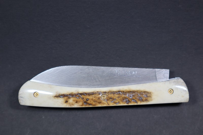 couteau Le Tarn lame damas plume G.A. bois de cerf 1