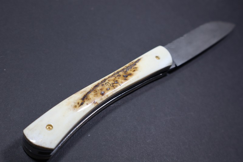 couteau Le Tarn lame damas plume G.A. bois de cerf 10