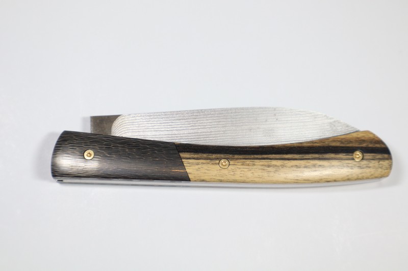 Couteau Le Tarn Ebène Royal et mitres en carbone Gold fiber visserrie or 1