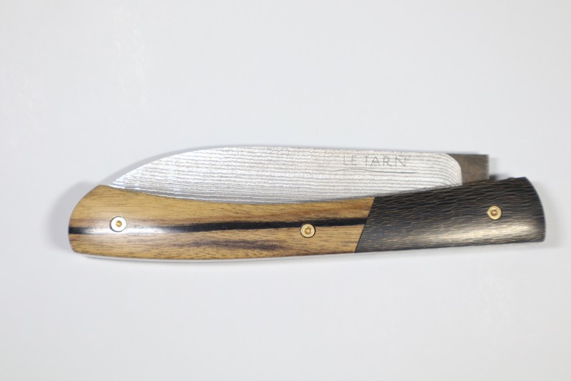 Couteau Le Tarn Ebène Royal et mitres en carbone Gold fiber visserrie or 2