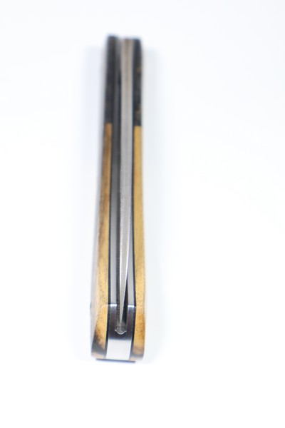 Couteau Le Tarn Ebène Royal et mitres en carbone Gold fiber visserrie or 3