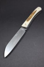 couteau-Le-Tarn-lame-damas-plume-G.A.-bois-de-cerf